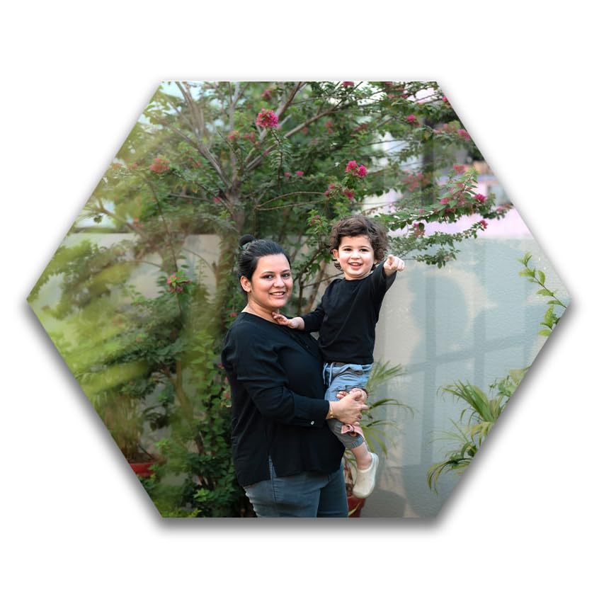 SNAPTRAP Hexagon acrylic photo frame, 10 x 8 in