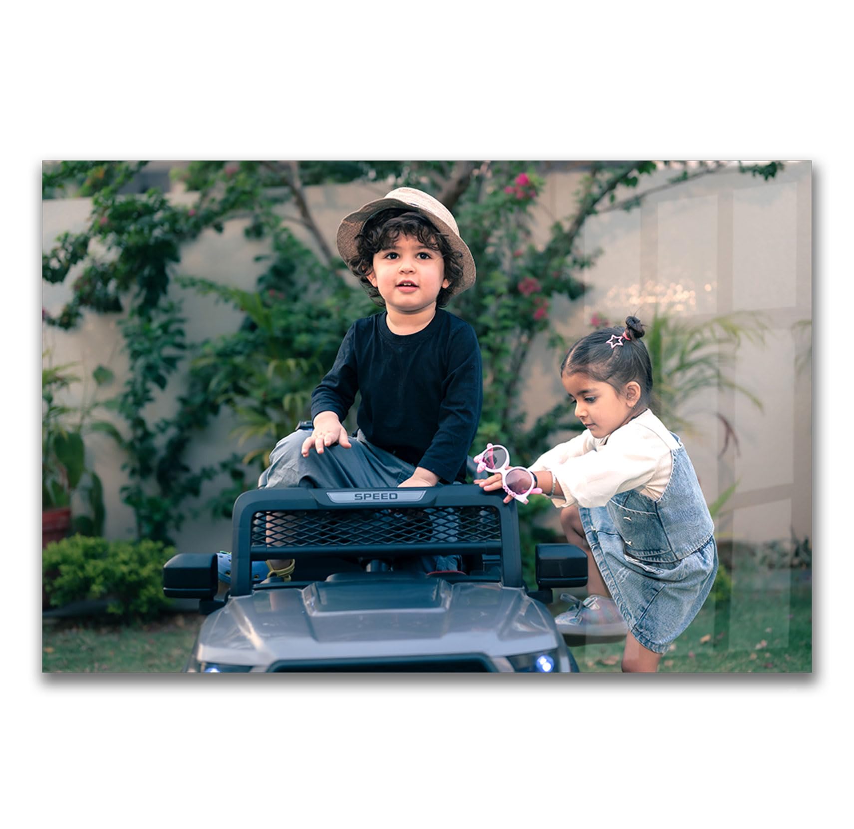 SNAPTRAP Landscape acrylic photo frame, 8 x 12 in
